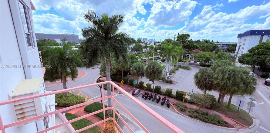 Studio à Condo à Miami Beach, Floride № 2388385