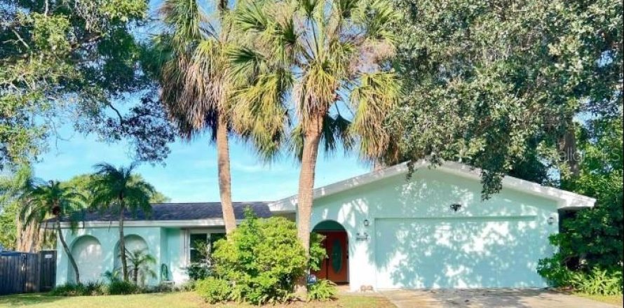 House in Largo, Florida 3 bedrooms, 161.84 sq.m. № 1751228