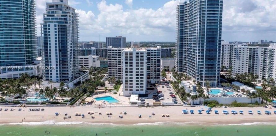Condominio en Hollywood, Florida, 1 dormitorio  № 2030744