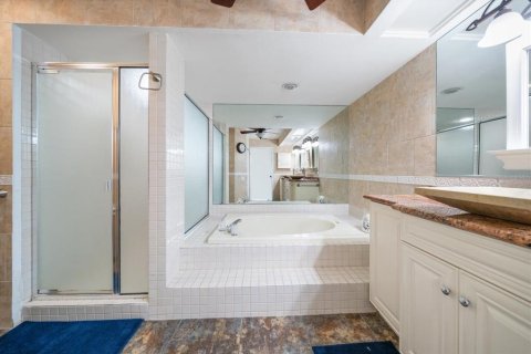 Купить кондоминиум в Бель-Эйр, Флорида 3 комнаты, 187.01м2, № 2141056 - фото 28