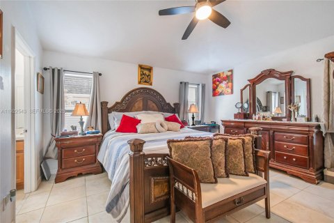 Villa ou maison à vendre à Kissimmee, Floride: 3 chambres, 170.2 m2 № 1976374 - photo 6