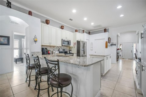 Villa ou maison à vendre à Kissimmee, Floride: 3 chambres, 170.2 m2 № 1976374 - photo 2