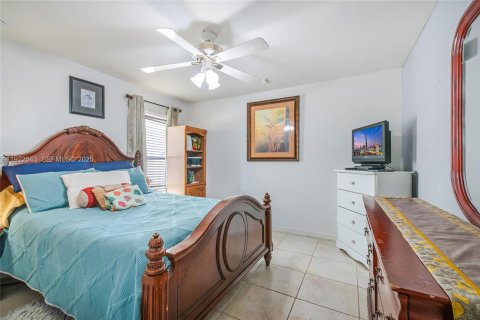 Villa ou maison à vendre à Kissimmee, Floride: 3 chambres, 170.2 m2 № 1976374 - photo 21