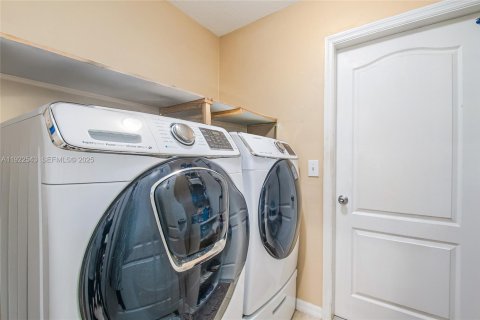 Villa ou maison à vendre à Kissimmee, Floride: 3 chambres, 170.2 m2 № 1976374 - photo 8