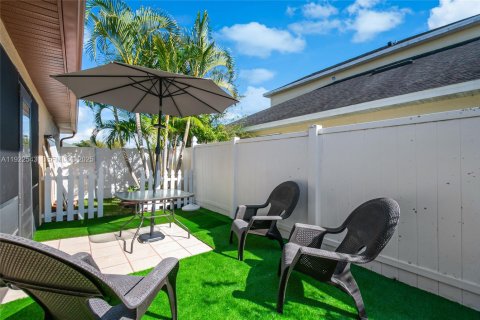 Villa ou maison à vendre à Kissimmee, Floride: 3 chambres, 170.2 m2 № 1976374 - photo 10