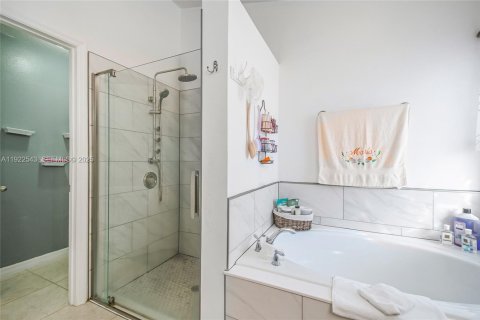 Villa ou maison à vendre à Kissimmee, Floride: 3 chambres, 170.2 m2 № 1976374 - photo 18