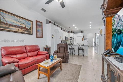 Villa ou maison à vendre à Kissimmee, Floride: 3 chambres, 170.2 m2 № 1976374 - photo 16