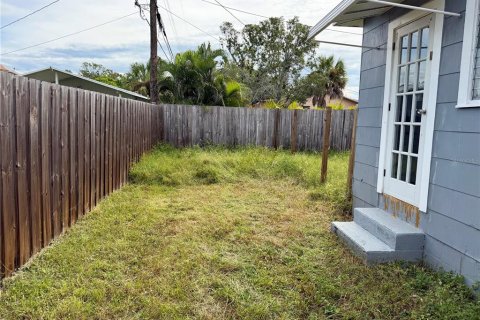 Immobilier commercial à vendre à Saint Petersburg, Floride: 4 chambres, 140.75 m2 № 2396566 - photo 10