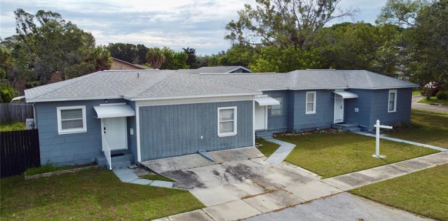 Immobilier commercial à Saint Petersburg, Floride 4 chambres, 140.75 m2 № 2396566