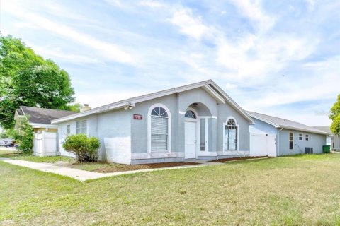 House in Winter Springs, Florida 2 bedrooms, 102.66 sq.m. № 1597757 - photo 1