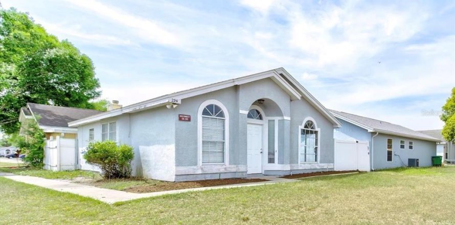 House in Winter Springs, Florida 2 bedrooms, 102.66 sq.m. № 1597757