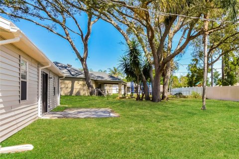 Casa en alquiler en Deltona, Florida, 3 dormitorios, 95.88 m2 № 1911486 - foto 16