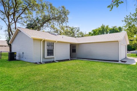 Casa en alquiler en Deltona, Florida, 3 dormitorios, 95.88 m2 № 1911486 - foto 1