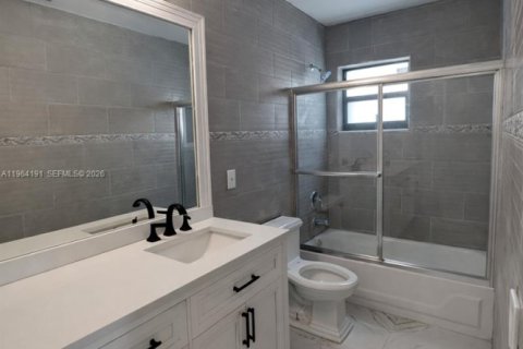 Villa ou maison à louer à Boca Raton, Floride: 2 chambres, 107.02 m2 № 2026786 - photo 13