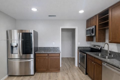 Villa ou maison à louer à Boca Raton, Floride: 2 chambres, 107.02 m2 № 2026786 - photo 17