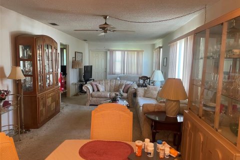 Condo in Saint Petersburg, Florida, 2 bedrooms № 2223183 - photo 2