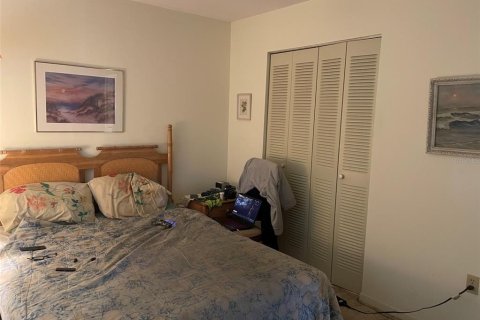 Condo in Saint Petersburg, Florida, 2 bedrooms № 2223183 - photo 6