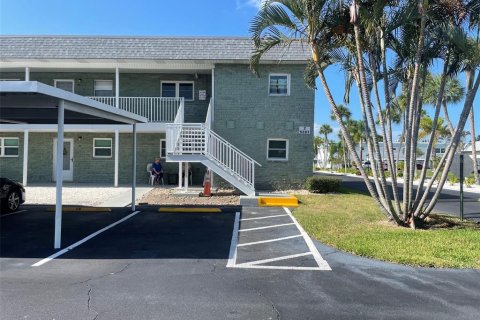 Condo in Saint Petersburg, Florida, 2 bedrooms  № 2223183
