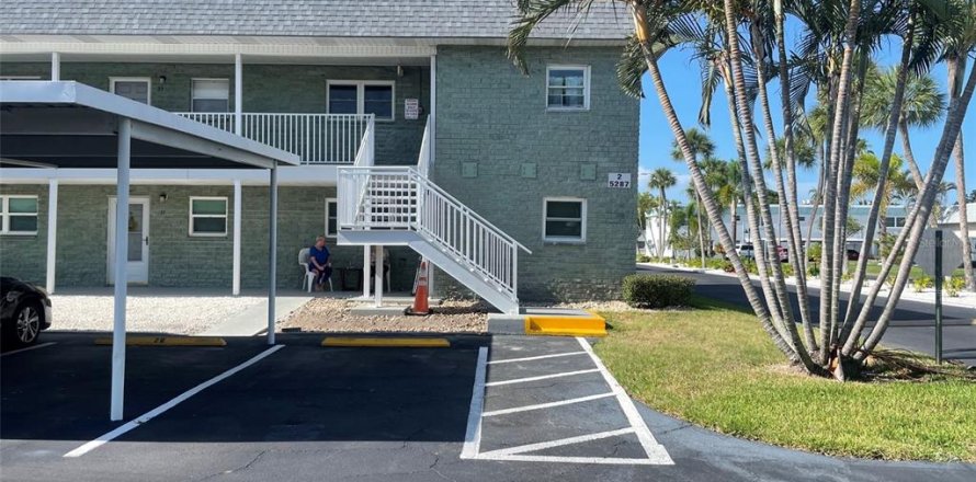 Condo in Saint Petersburg, Florida, 2 bedrooms № 2223183