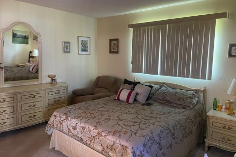 Condo in Saint Petersburg, Florida, 2 bedrooms № 2223183 - photo 8