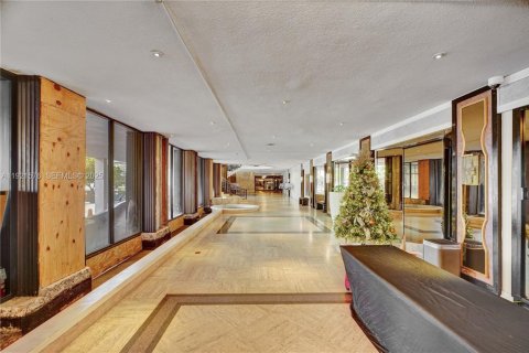 Condo in Miami Beach, Florida, 1 bedroom  № 1976428 - photo 25