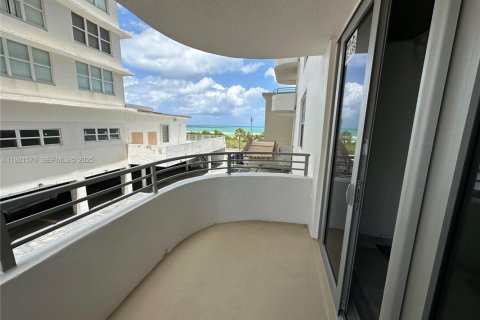 Condominio en venta en Miami Beach, Florida, 1 dormitorio, 78.41 m2 № 1976428 - foto 1