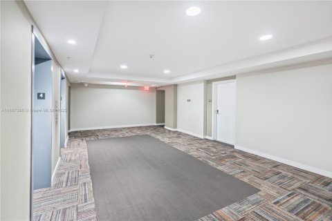 Condo in Doral, Florida, 1 bedroom  № 1949022 - photo 21
