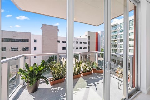 Condo in Doral, Florida, 1 bedroom  № 1949022 - photo 9
