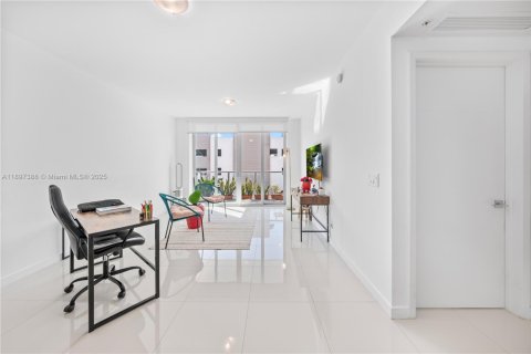 Condo in Doral, Florida, 1 bedroom  № 1949022 - photo 7
