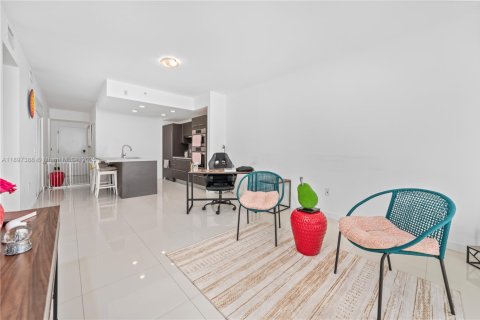 Condo in Doral, Florida, 1 bedroom  № 1949022 - photo 5