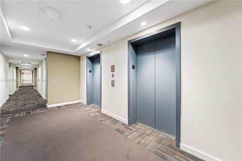 Condo in Doral, Florida, 1 bedroom  № 1949022 - photo 20