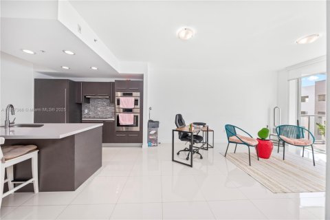 Condo in Doral, Florida, 1 bedroom  № 1949022 - photo 1