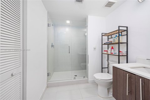 Condo in Doral, Florida, 1 bedroom  № 1949022 - photo 14