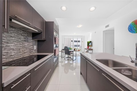Condo in Doral, Florida, 1 bedroom  № 1949022 - photo 10