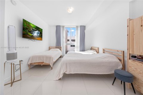 Condo in Doral, Florida, 1 bedroom  № 1949022 - photo 15