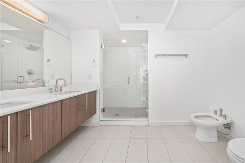 Condo in Doral, Florida, 1 bedroom  № 1949022 - photo 17