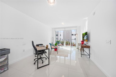 Condo in Doral, Florida, 1 bedroom  № 1949022 - photo 2