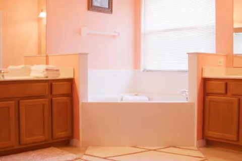 House in Kissimmee, Florida 4 bedrooms, 314.66 sq.m. № 2245516 - photo 5