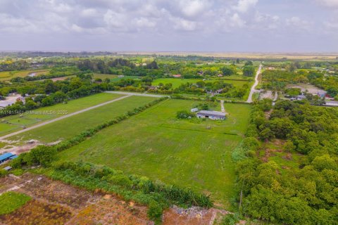 Propiedad comercial en venta en Miami, Florida № 1751992 - foto 8
