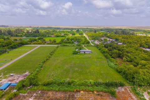 Propiedad comercial en venta en Miami, Florida № 1751992 - foto 9
