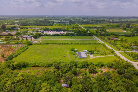 Propiedad comercial en venta en Miami, Florida № 1751992 - foto 11