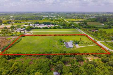 Propiedad comercial en venta en Miami, Florida № 1751992 - foto 3