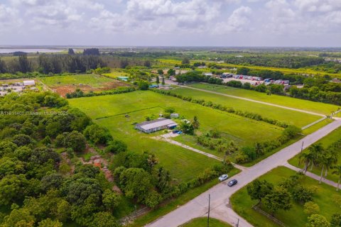 Propiedad comercial en venta en Miami, Florida № 1751992 - foto 12