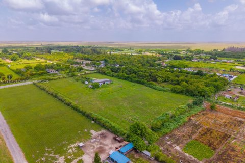 Propiedad comercial en venta en Miami, Florida № 1751992 - foto 10