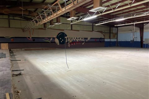 Propiedad comercial en alquiler en Mount Dora, Florida, 1390 m2 № 1875890 - foto 3