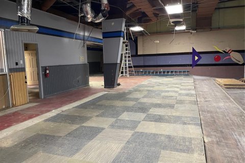 Propiedad comercial en alquiler en Mount Dora, Florida, 1390 m2 № 1875890 - foto 4