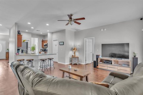 House in Winter Haven, Florida 4 bedrooms, 192.03 sq.m. № 1832823 - photo 5