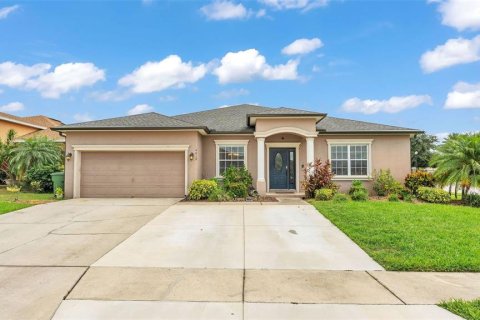 House in Winter Haven, Florida 4 bedrooms, 192.03 sq.m. № 1832823 - photo 1