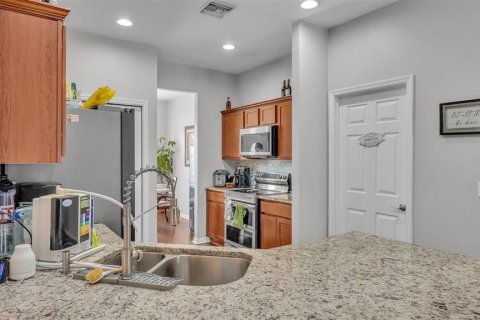 House in Winter Haven, Florida 4 bedrooms, 192.03 sq.m. № 1832823 - photo 8