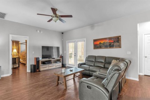 House in Winter Haven, Florida 4 bedrooms, 192.03 sq.m. № 1832823 - photo 17